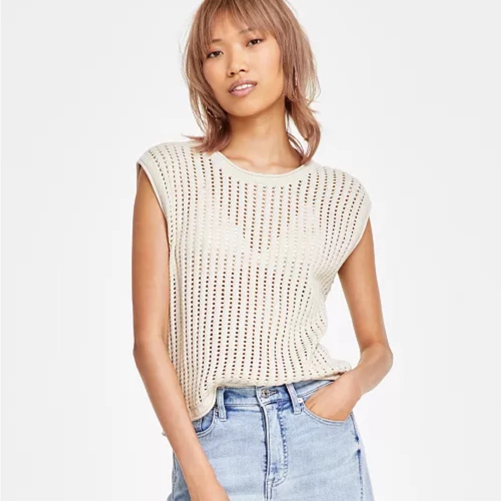 DKNY Jeans
Women's Ribbed Sleeveless Sweater Vest. NWOT. Xsmall.